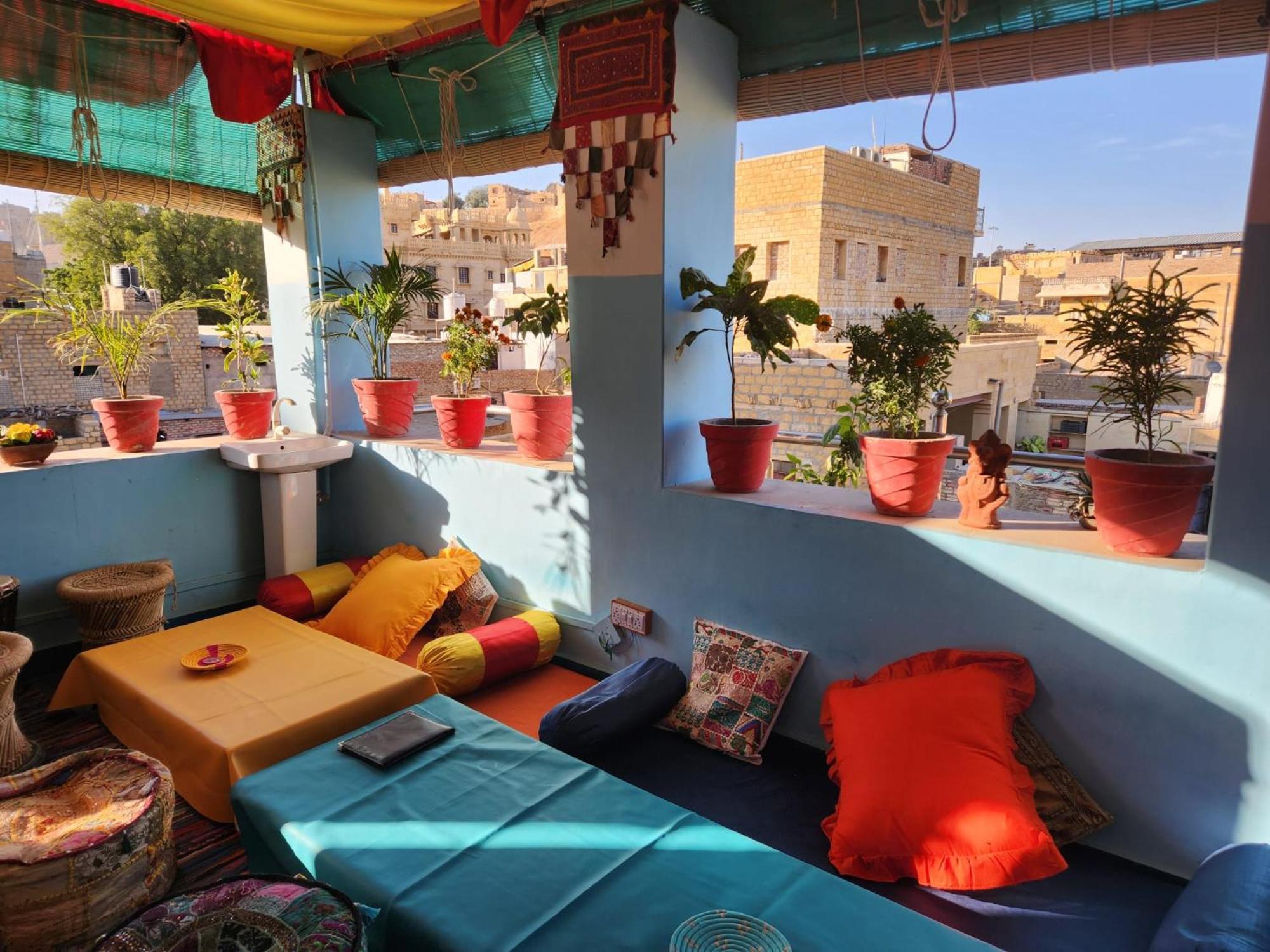 Blue Eye Hostel Jaisalmer Exteriör bild