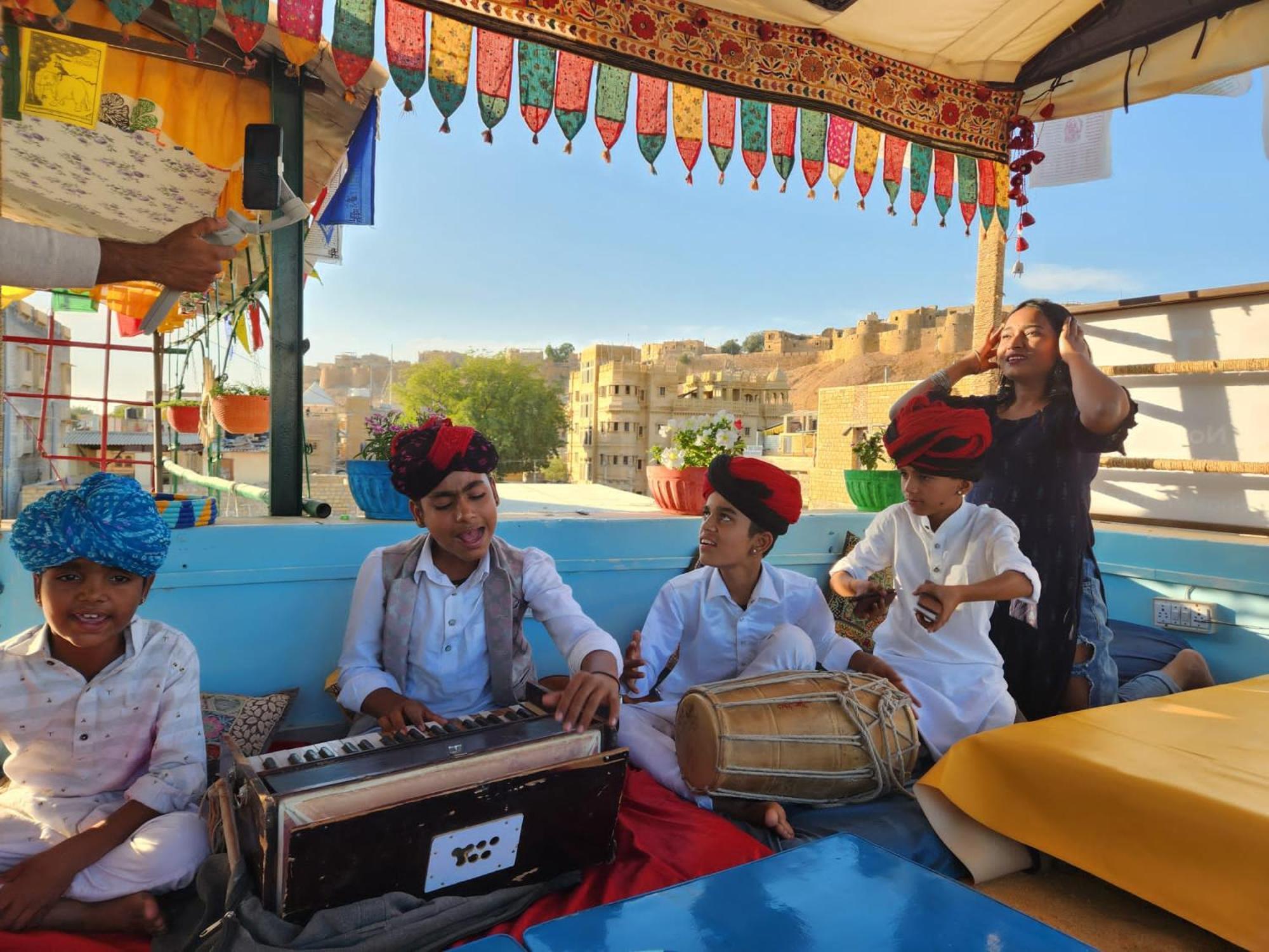 Blue Eye Hostel Jaisalmer Exteriör bild