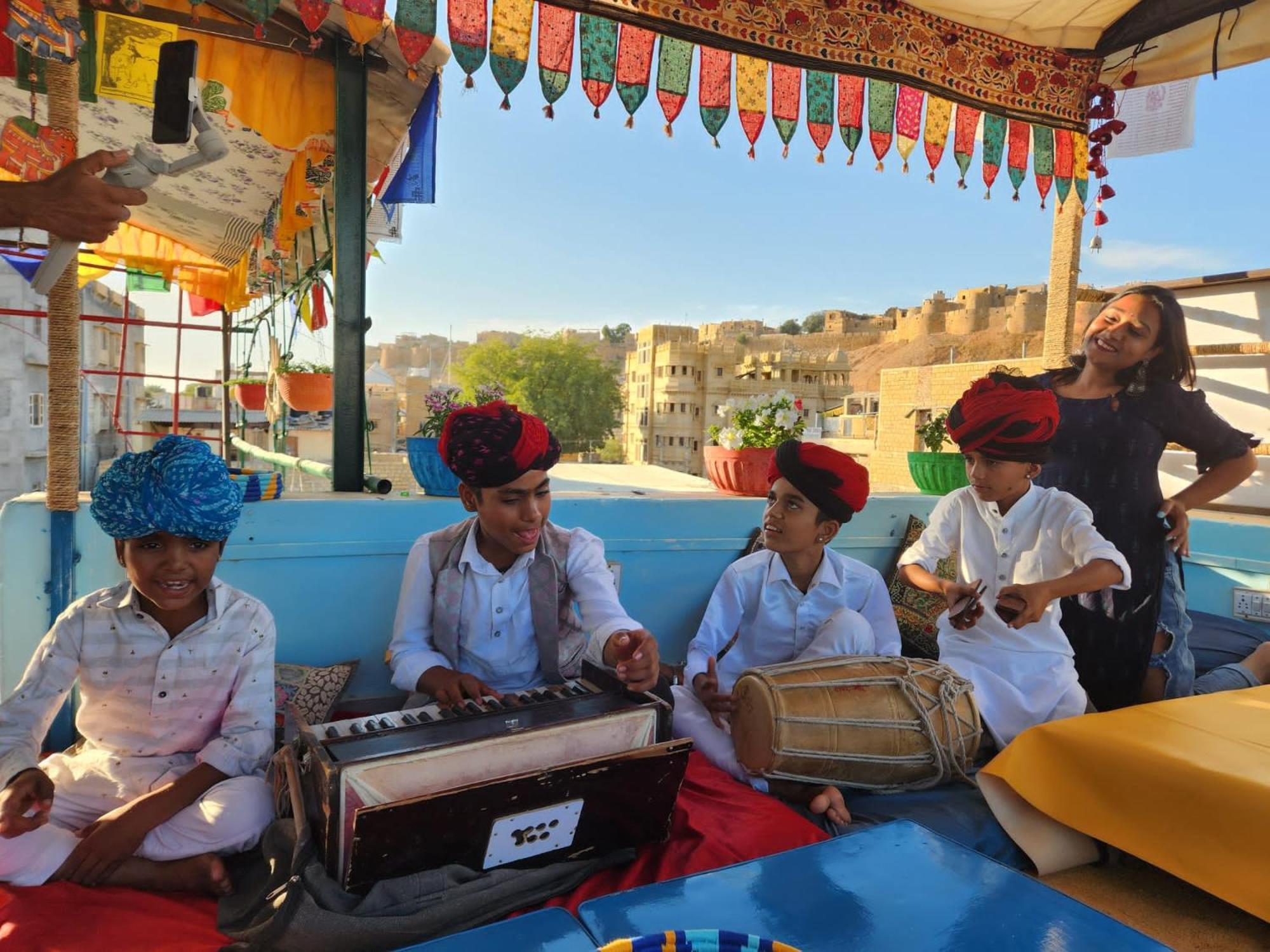 Blue Eye Hostel Jaisalmer Exteriör bild
